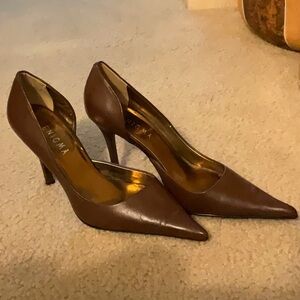 Brown point toe heel